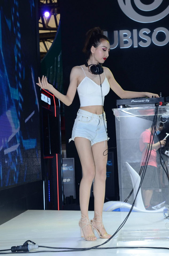 QD4390 套图28张-神兽街拍